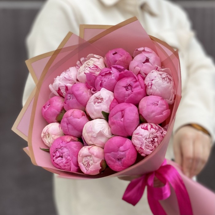 Розовый микс из 19 пионов